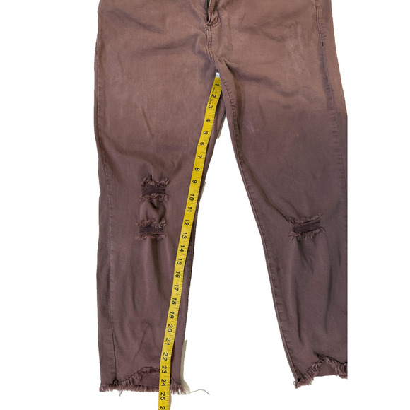 Angel Kiss Jeans Womens 17 Mauve Distressed Ripped Raw Hem Frayed Cropped Pants - Picture 7 of 7